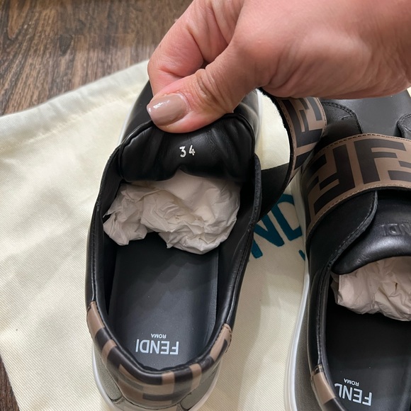 Fendi Kids' FF Logo Low Top Sneaker Kids Size 34 ( US 3) - Picture 5 of 11